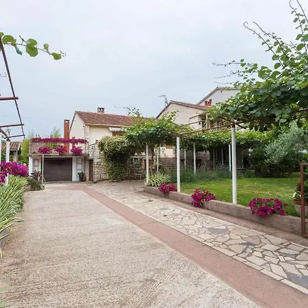 Appartement 28 *