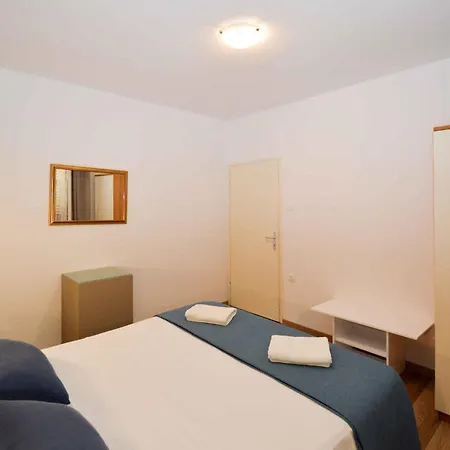 28 * Fažana